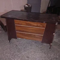 فروش دو عدد میز اداری