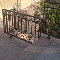 کارگر جوان آشنا با جوشکاری