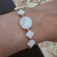 دستبند گوی طلا ۱۸ عیار با صدف ونکلیف