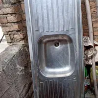دو سینک ظرفشویی بزرگ و کوچک