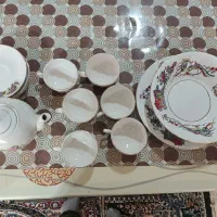 فنجون و نلبکی و لیوان گل سرخی