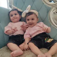 پرستار دوقلو دختر ۱۱ ماه