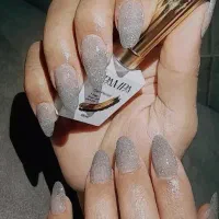 ژل لب و کاشت ناخون