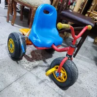 یک دوچرخه و یک سه چرخه