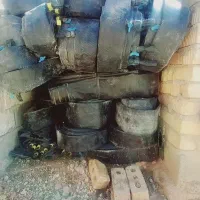 مقداری لوله نخی به فروش میرسد