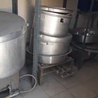 فروش  تعدادی دیگ وقابلمه، تشت بزرگ و  کفگیر ملاقه