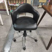 صندلی چرخدار و جک دار چرمی