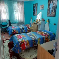 دوتا تخت بچگانه ودراور وآینه و دو تشک رویال