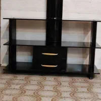 میز  تلویزیون شیشه ایی ترک