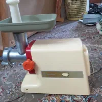 چرخ گوشت قدیمی سالم