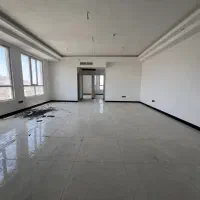 واحد اداری ۱۳۰متر نوساز بر خیابان اصلی