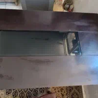 میز چوبی و یک صندلی