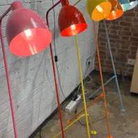 استند کنار سالنی