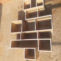 شلف کتابخانه دیواری بسیار تمیز