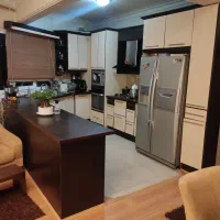 کابینت کرم قهوه‌ای با کیفیت دست دوم به همراه هود