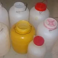 تعدادی ظرف جای عسل .آکبند|ظروف نگهدارنده، پلاستیکی، یک‌بارمصرف|بروجرد, |دیوار