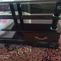 میز تلویزیون شیشه‌ای