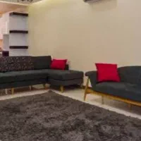 به یک نیرو نظافتی خانم