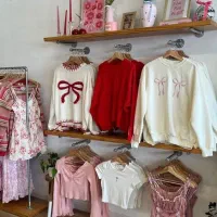 فروشنده خانم برای پوشاک