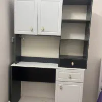میزکامپیوترکتابخانه دار