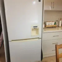 یخچال فریزر سامسونگ و میز تلویزیون