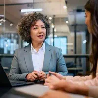 استخدام کارشناس فروش خانم