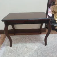 یک عدد میز عسلی چوبی