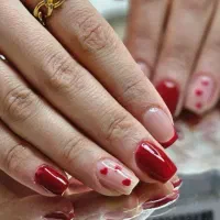 ترمیم و کاشت ناخن با قیمت افتتاحیه