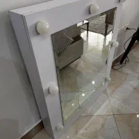 آیینه میکاپ و آرایش