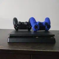 ps4با دودسته و کپی خور و تعدادی بازی