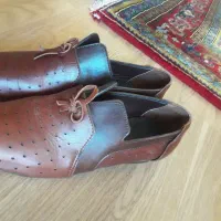 یک جفت کفش چرم طبیعی