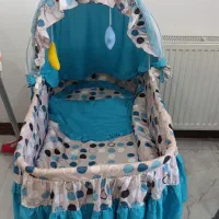 تخت کنار مادر