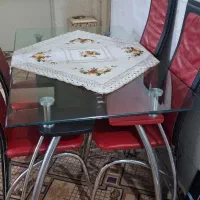 یک عدد غذا خوری