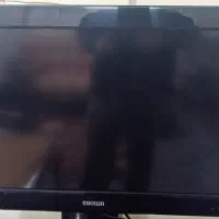 تلویزیون 32 اسنوا به همراه میز