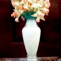 گلدان  با گل