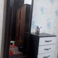 میز دراور آرایشی همراه با آینه قدی