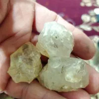 مقداری سنگ خام هرکیمر یا
