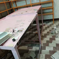 قفسه و میز کار اهنی