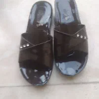 دمپایی و کتونی