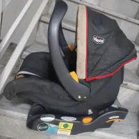 صندلی ماشین و کریر کودک چیکو در حد نو