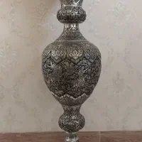 گلدان قلمزنی کنار سالنی