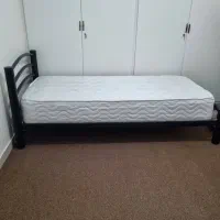 تخت یک نفره کاملا سالم +تشک رویال