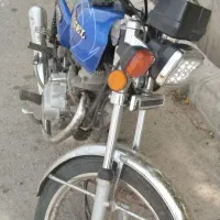 موتور سیکلت هوندا 125 خیلی فوری به فروش میرسد