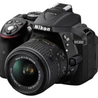 دوربین d5300 nikon همراه با لنز ۱۸-۵۵