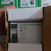 محافظ جان اشنایدر
