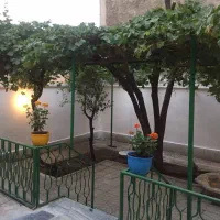 ویلایی ۳۰۰ متری با دو واحد۵۰و ۹۰ مترمجاور هم