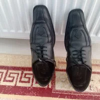 یک جفت کفش چرم قیصری فروشی هست