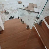 اجرای انواع نرده شیشه ای و چوبی