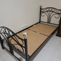۲ تخت یک نفره بهمراه یک تشک خوشخواب