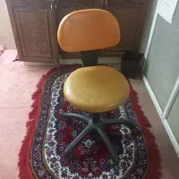 صندلی چرخدار و میز